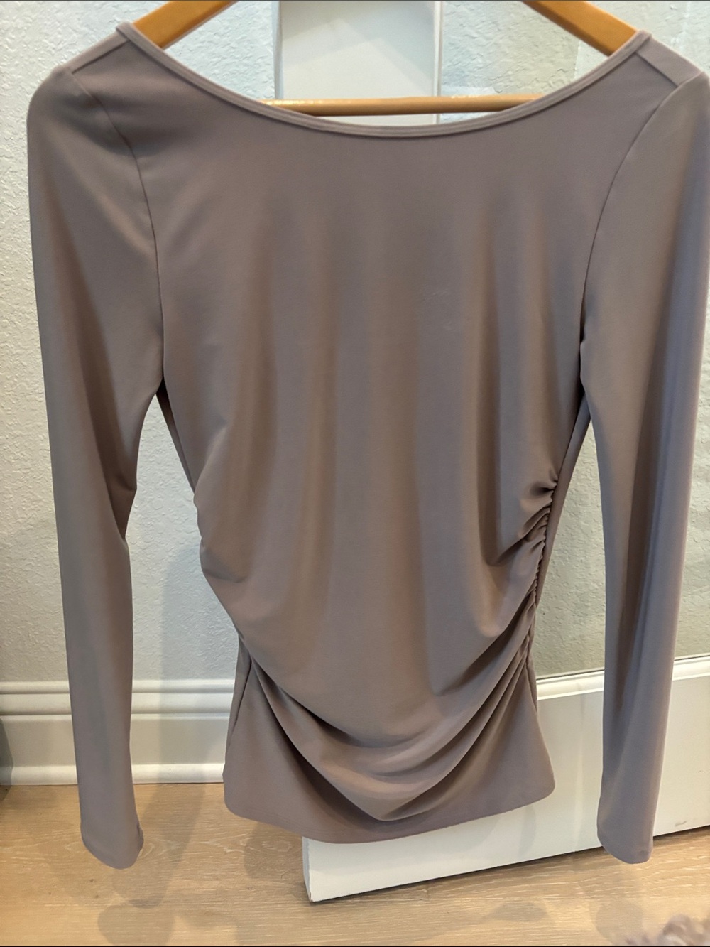 Aritzia Wilfred Long Sleeve Ruched-Back Top in Taupe Gray